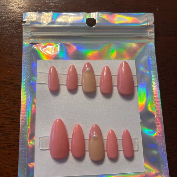 🆕💗Pink Pearl Full Set Glue on Nails - Picture 6 of 7